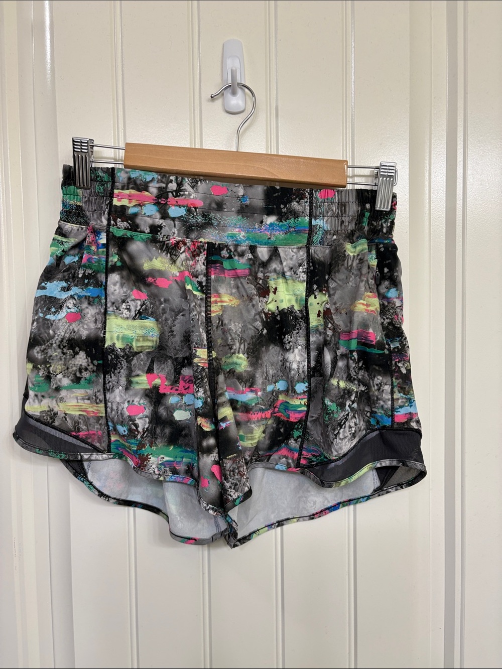 lululemon athletica Black Multicolor Abstract Run Shorts